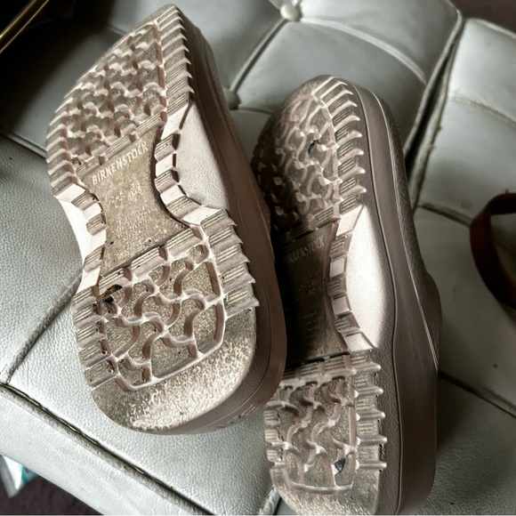 Birkenstock Light Pink / Tan gardening Clogs
Sz 7.5 US 38 euro - Picture 5 of 5